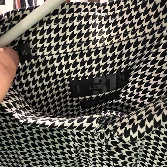 Houndstooth dress shirt. Very good condition. 45 chest - Picture 3 of 3